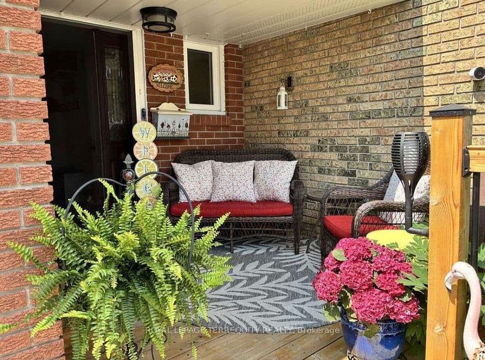 72 Carisbrooke Court 72, Brampton, ON L6S 3K1 – main photo