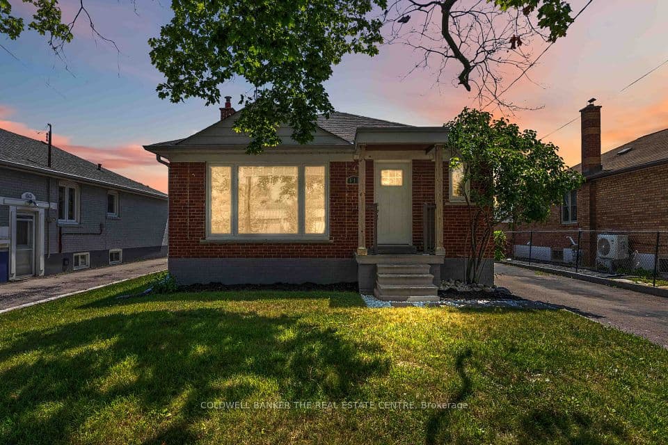 615 Oxford Street, Toronto, ON M8Y 1E7 – main photo
