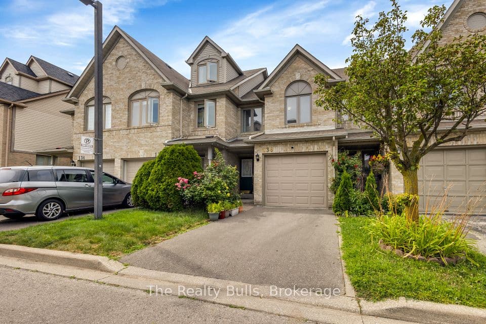 1292 Sherwood Mills Boulevard 136, Mississauga, ON L5V 2G8 – photo 2