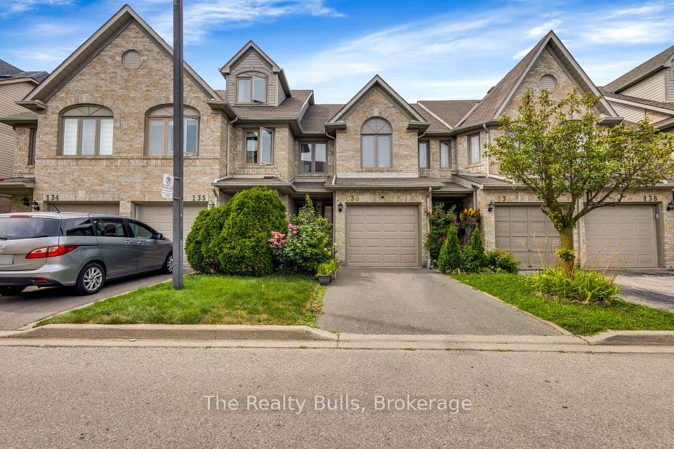 1292 Sherwood Mills Boulevard 136, Mississauga, ON L5V 2G8 – main photo