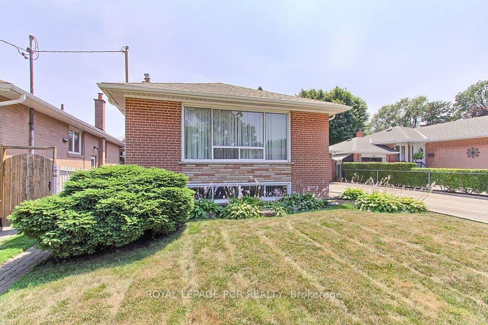 77 Alhart Drive, Toronto, ON M9V 2N1 – photo 3