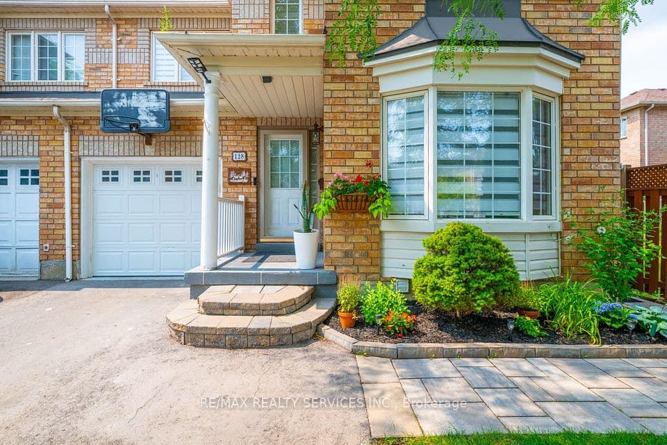 128 Seaside Circle, Brampton, ON L6R 2G9 – photo 3