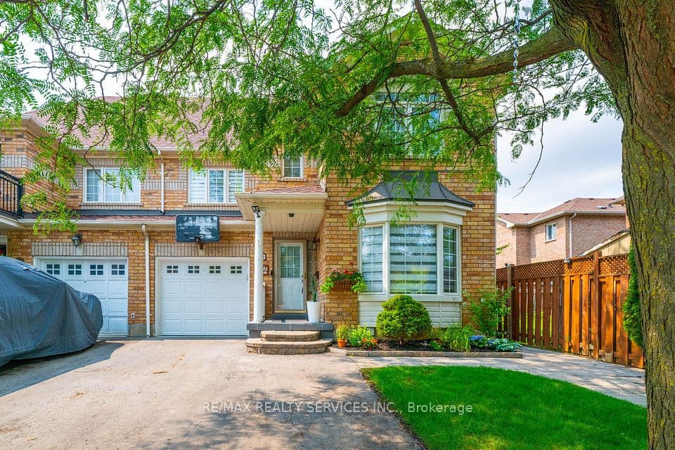 128 Seaside Circle, Brampton, ON L6R 2G9 – main photo
