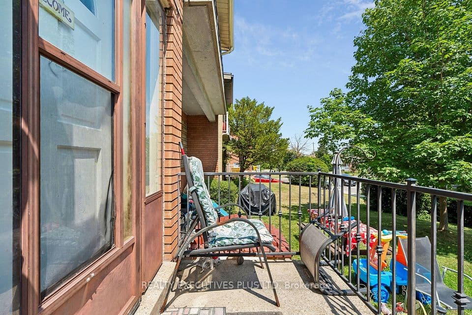 74 Calstock Drive, Toronto, ON M9V 1H2 – photo 2