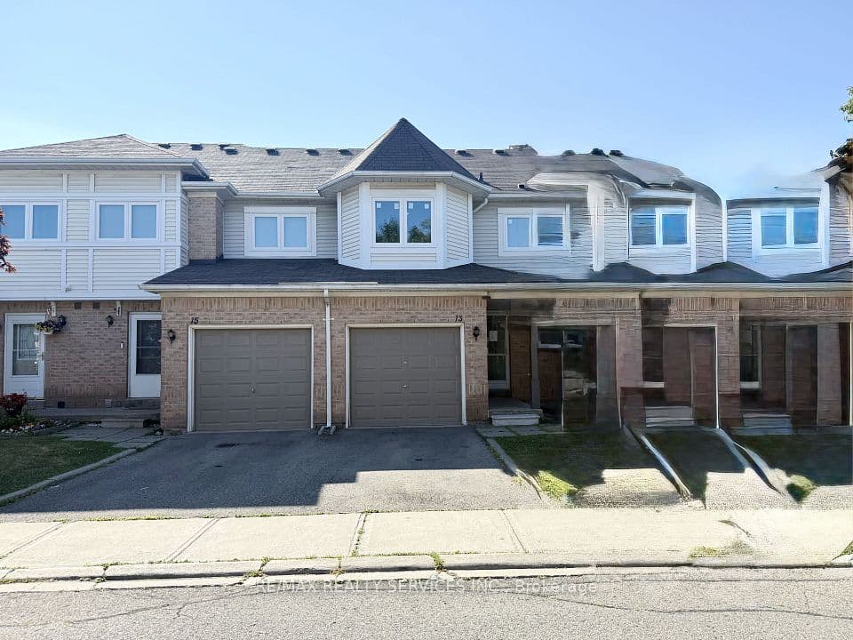 13 Wickstead Court, Brampton, ON L6R 1N8 – main photo