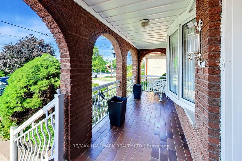 5 Byworth Boulevard, Toronto, ON M9R 1W7 – photo 3