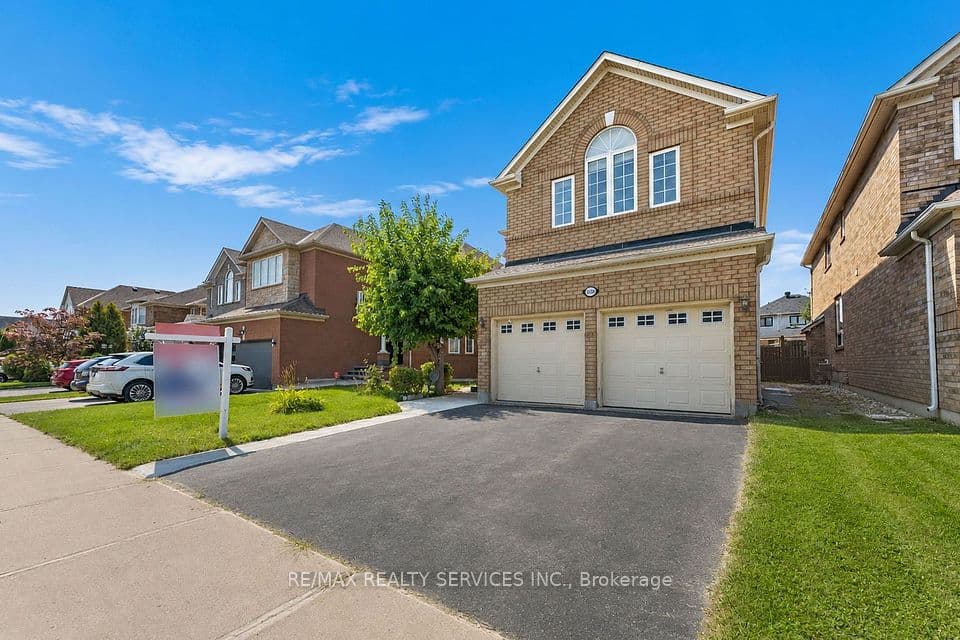 3696 Waterfall Crescent, Mississauga, ON L5N 8G8 – photo 2