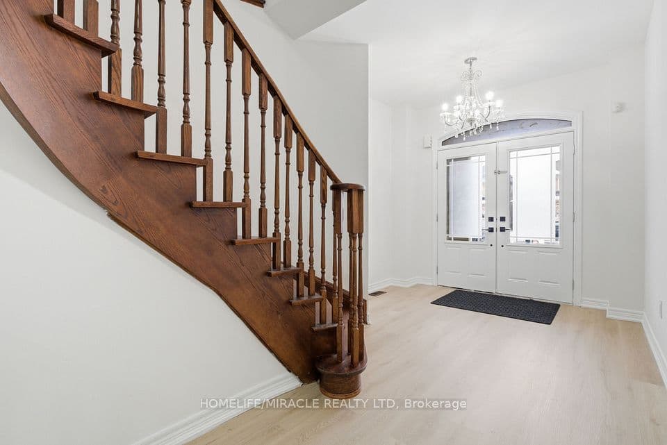 71 Skyvalley Drive, Brampton, ON L6P 3B7 – photo 2
