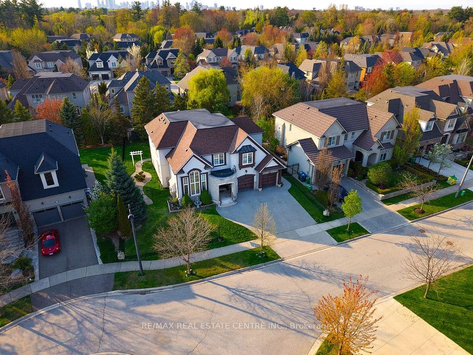 645 Cranleigh Court, Mississauga, ON L5H 4L4 – photo 2