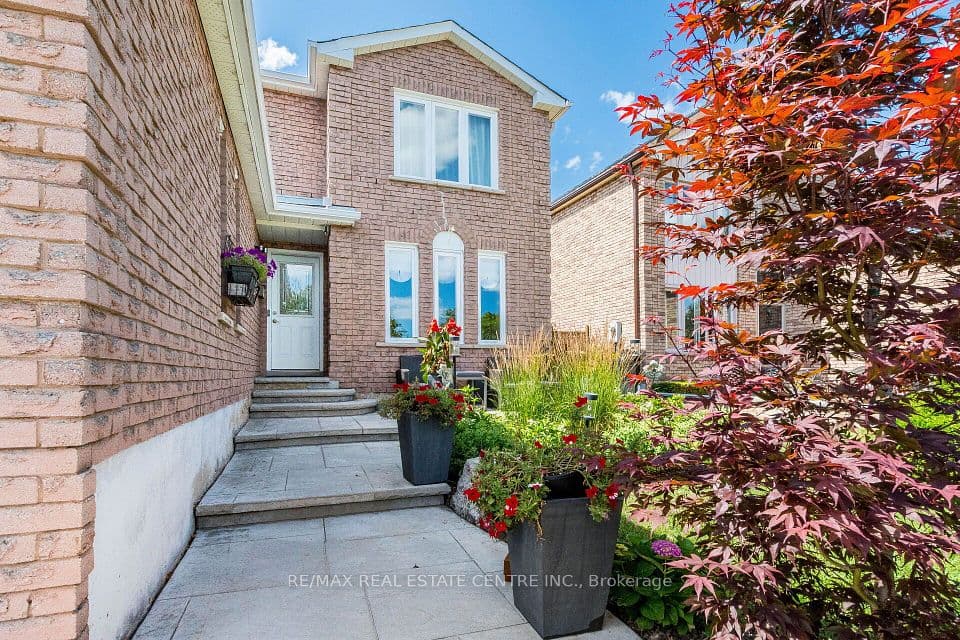 1571 Meadowfield Crescent, Mississauga, ON L5M 4T4 – photo 2