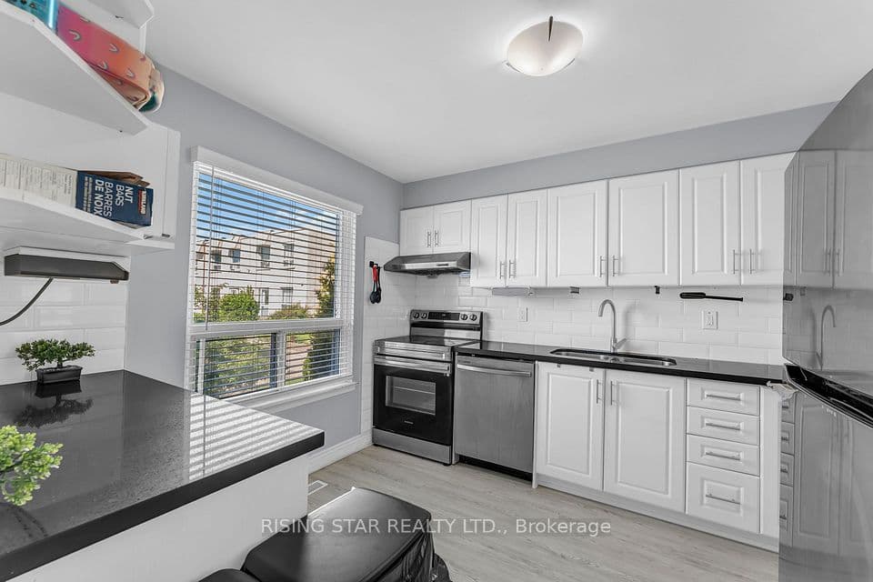 7440 GOREWAY Drive 2, Mississauga, ON L4T 2V2 – photo 2