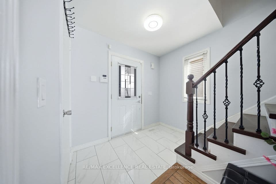 46 Nectarine Crescent, Brampton, ON L6S 5Z1 – photo 2