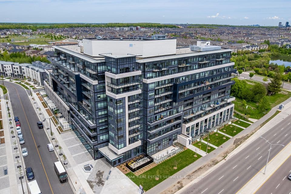 395 Dundas Street W 801, Oakville, ON L6M 5R8 – main photo
