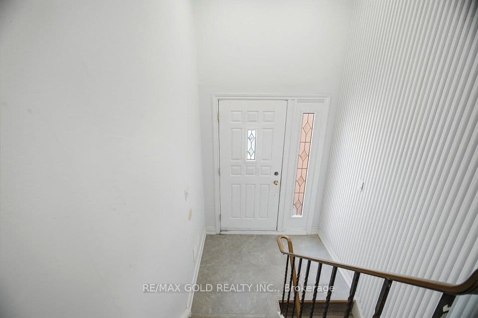 3345 Monica Drive, Mississauga, ON L4T 3E6 – photo 2
