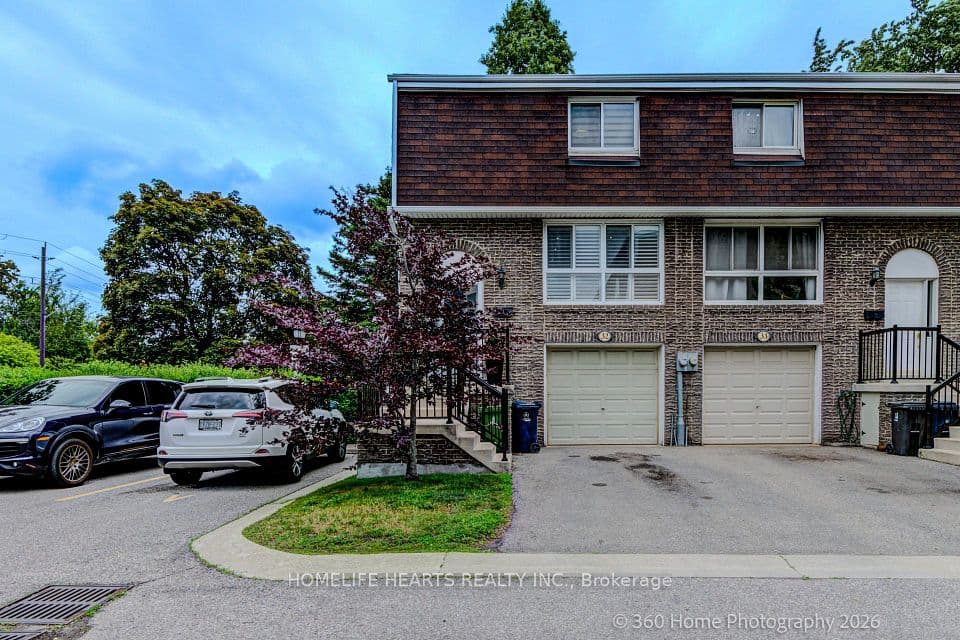 625 Rathburn Road 32, Toronto, ON M9C 3T5 – main photo