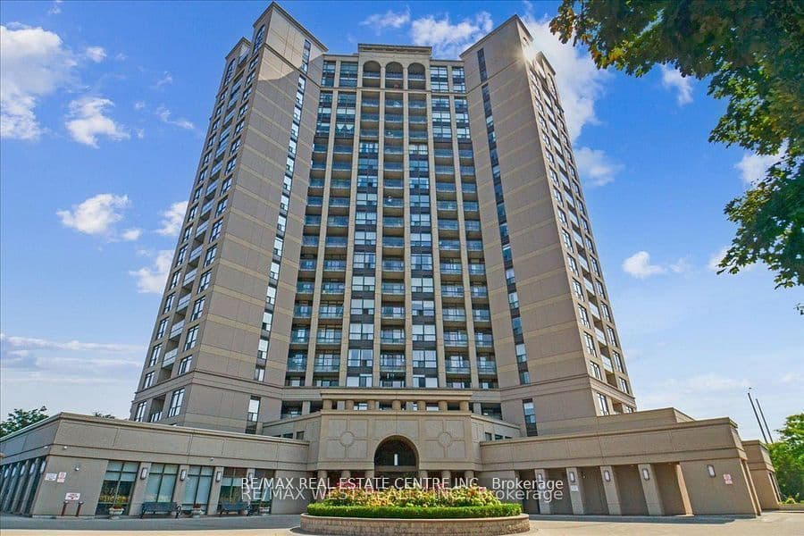 220 Forum Drive TH#111, Mississauga, ON L4Z 4K1 – main photo