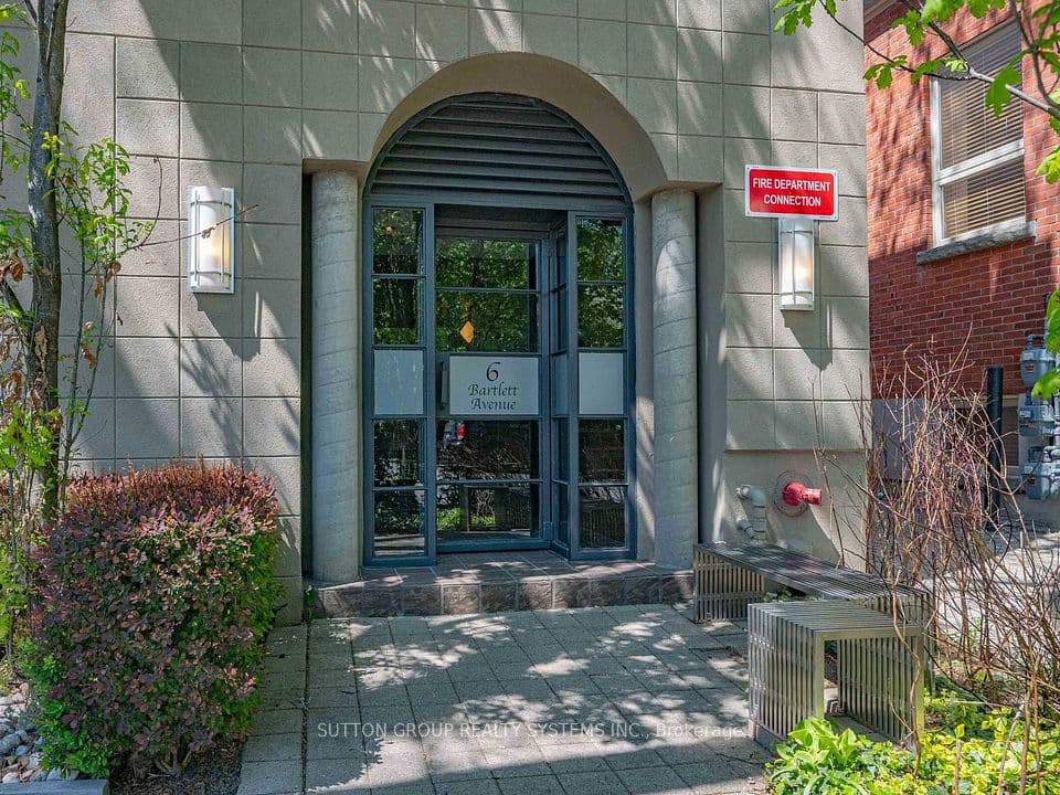 6 Bartlett Avenue W 5, Toronto, ON M6H 3E7 – main photo