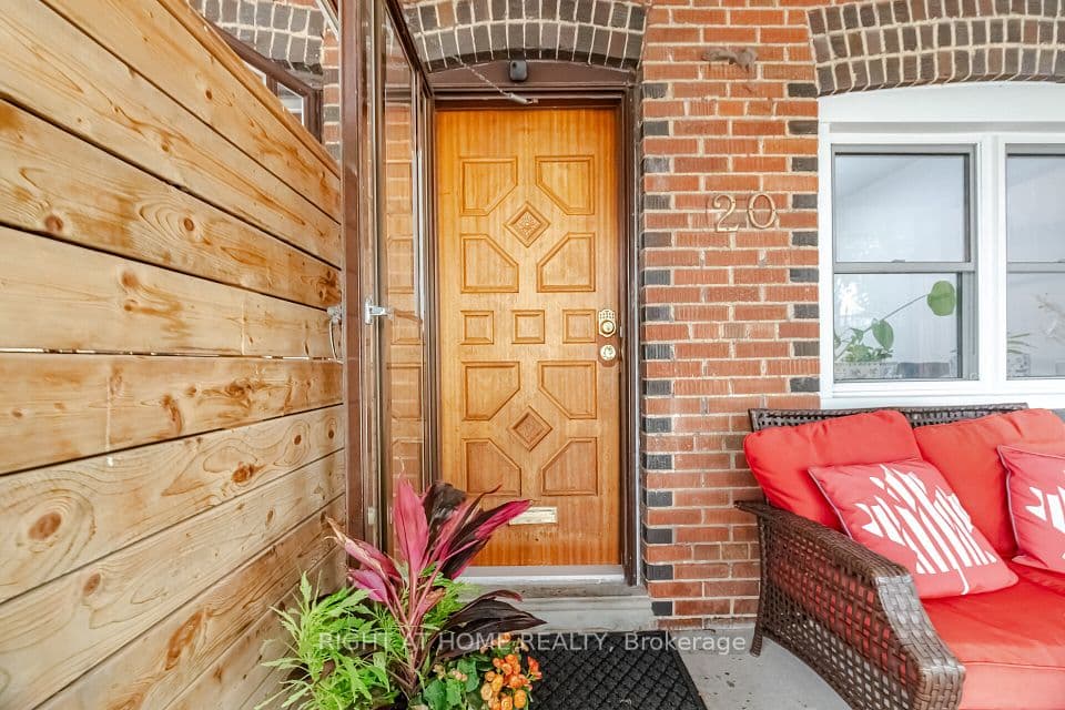 20 Rockwell Avenue, Toronto, ON M6N 1N5 – photo 2