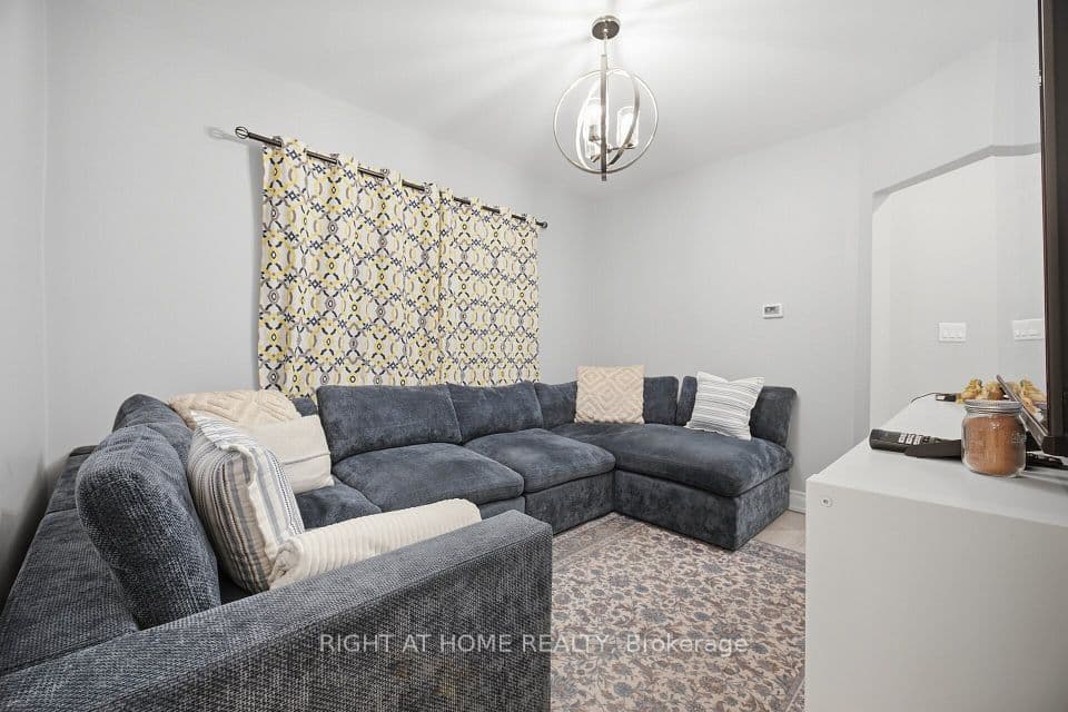 20 Rockwell Avenue, Toronto, ON M6N 1N5 – photo 3
