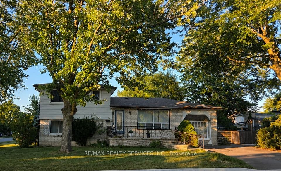 34 Watson Crescent, Brampton, ON L6W 1E7 – photo 2