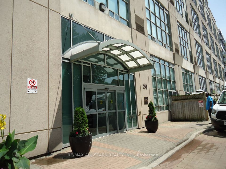 250 Manitoba Street 621, Toronto, ON M8Y 4G8 – main photo