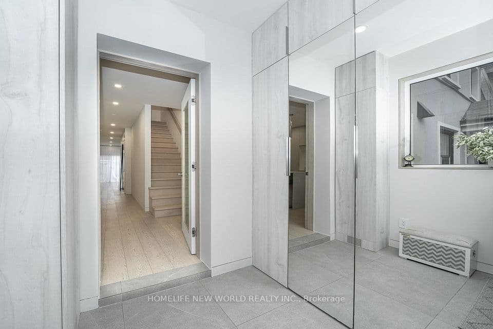 30 Carling Avenue, Toronto, ON M6G 3S1 – photo 2
