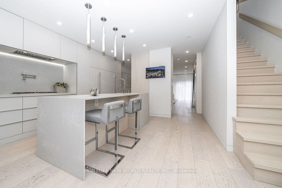 30 Carling Avenue, Toronto, ON M6G 3S1 – photo 3
