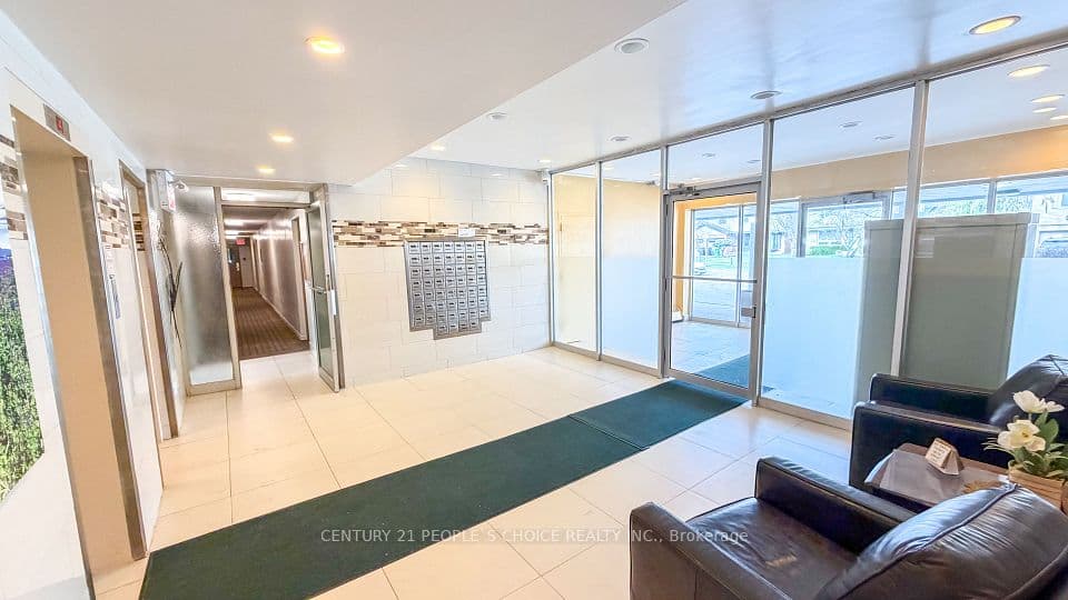 2485 Woking Crescent 201, Mississauga, ON L5K 1Z6 – main photo