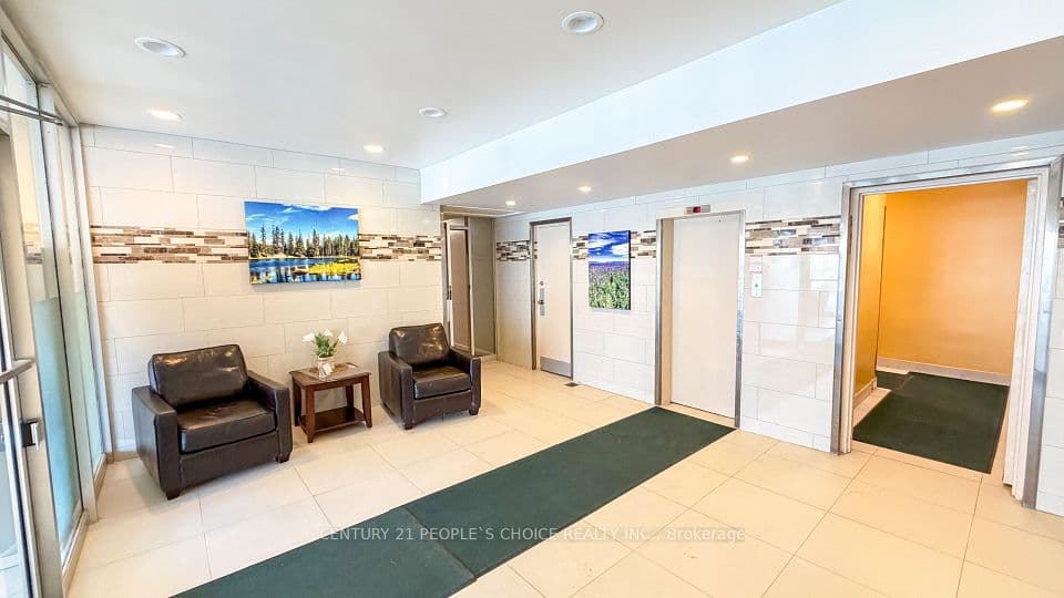 2485 Woking Crescent 201, Mississauga, ON L5K 1Z6 – photo 2