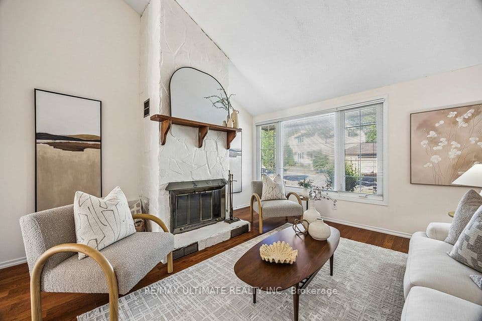 7 Pumfrey Crescent, Toronto, ON M9V 4L5 – photo 2