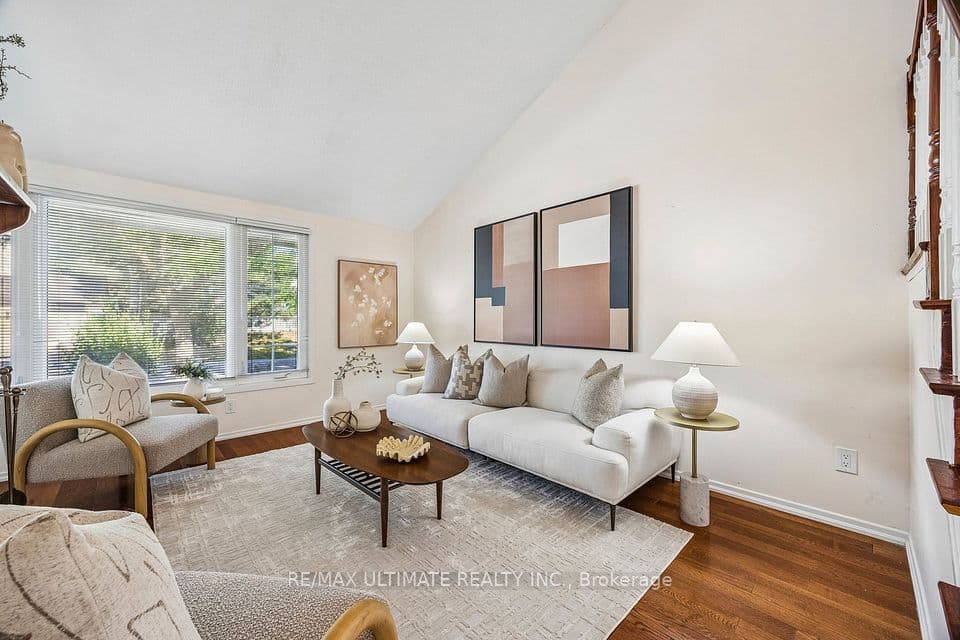 7 Pumfrey Crescent, Toronto, ON M9V 4L5 – photo 3