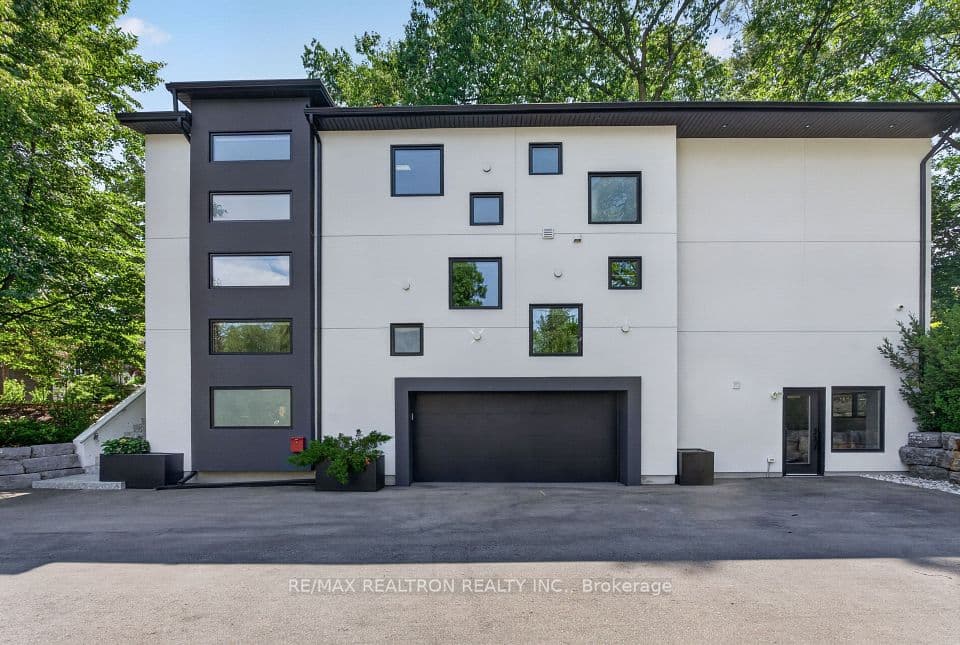 8 Breezewood Drive, Toronto, ON M8Y 2C1 – photo 3