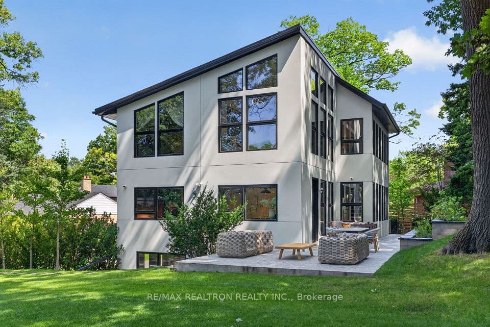 8 Breezewood Drive, Toronto, ON M8Y 2C1 – photo 2