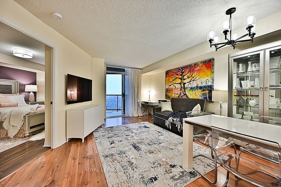 700 Humberwood Boulevard 2422, Toronto, ON M9W 7J4 – main photo