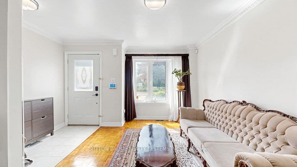 2138 Eglinton Avenue W, Toronto, ON M6E 2K8 – photo 3