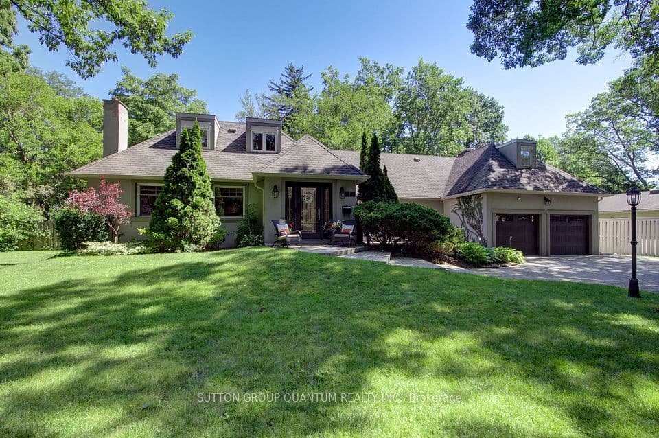 1391 Queen Victoria Avenue, Mississauga, ON L5H 3H2 – main photo