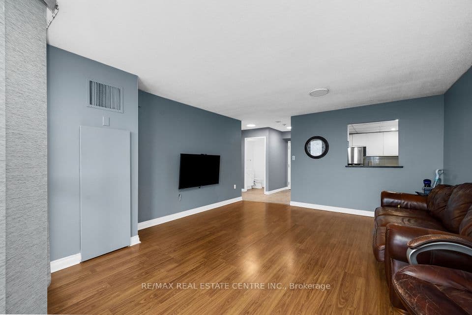 20 Mcfarlane Drive 1504, Halton Hills, ON L7G 5J8 – photo 2