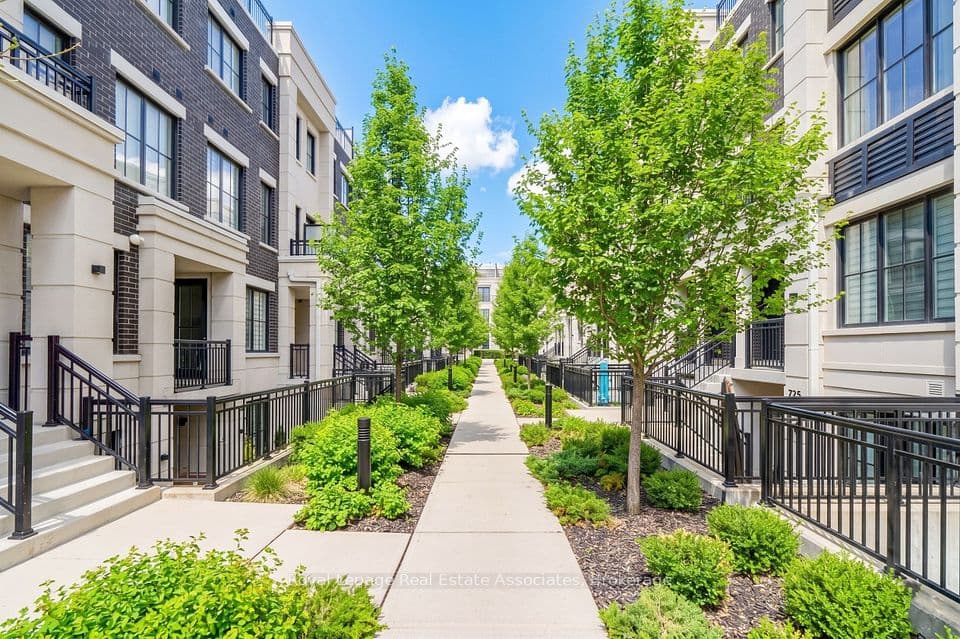 657 Cricklewood Drive 511, Mississauga, ON L5G 0B8 – photo 2