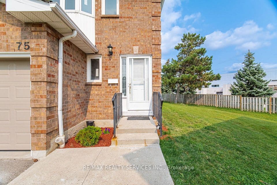 1484 Torrington Drive 75, Mississauga, ON L5V 1Y2 – photo 2