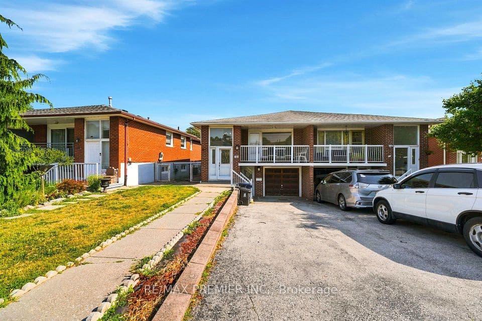 15 Madonna Gardens, Toronto, ON M9L 2T5 – main photo