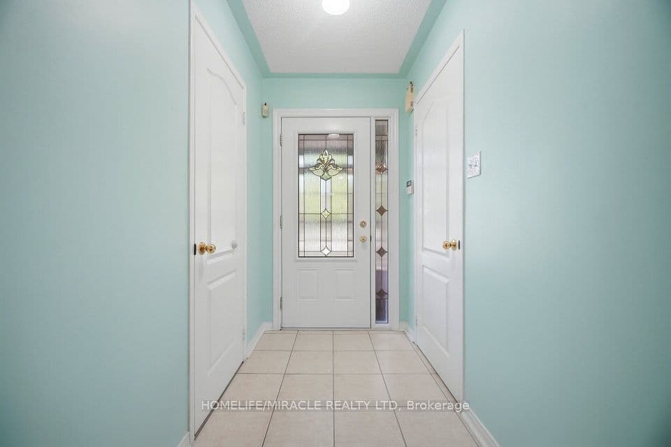 31 Larkspur Road, Brampton, ON L6R 1W8 – photo 3