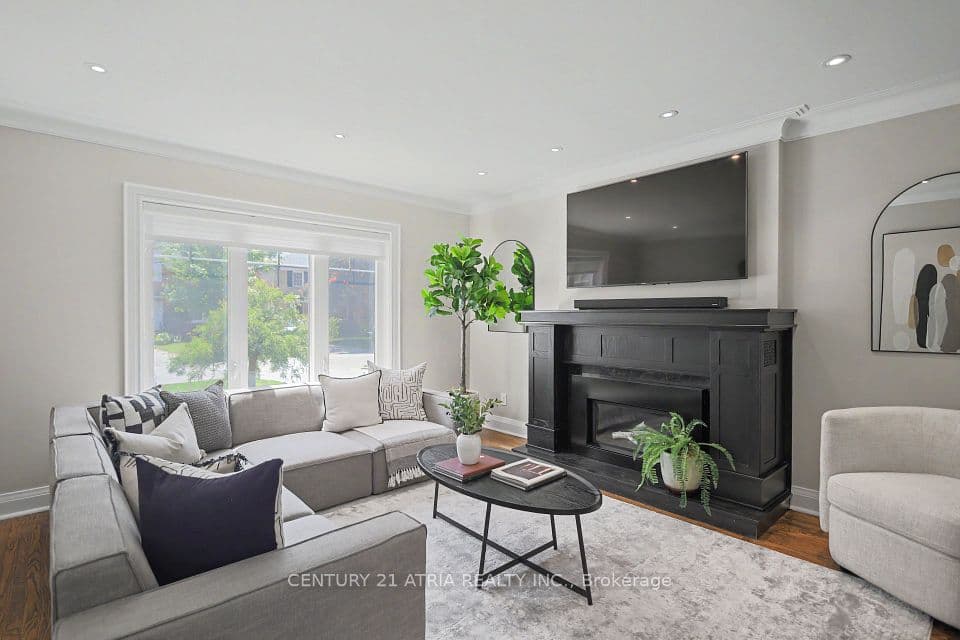 62 Lynngrove Avenue, Toronto, ON M8X 1M9 – photo 3