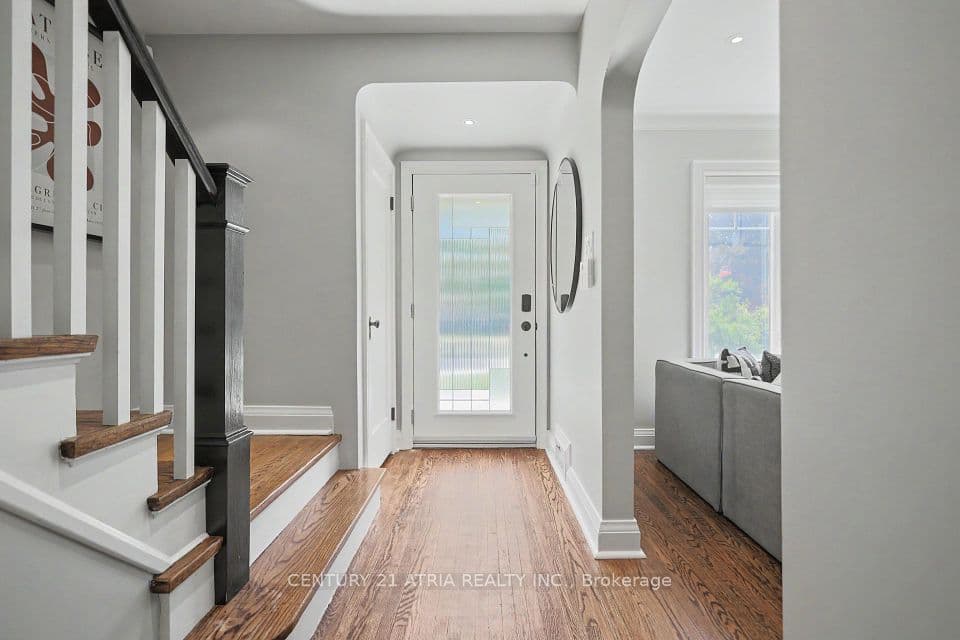 62 Lynngrove Avenue, Toronto, ON M8X 1M9 – photo 2