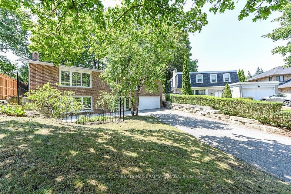 31 Queensborough Crescent, Toronto, ON M9R 1A1 – photo 2