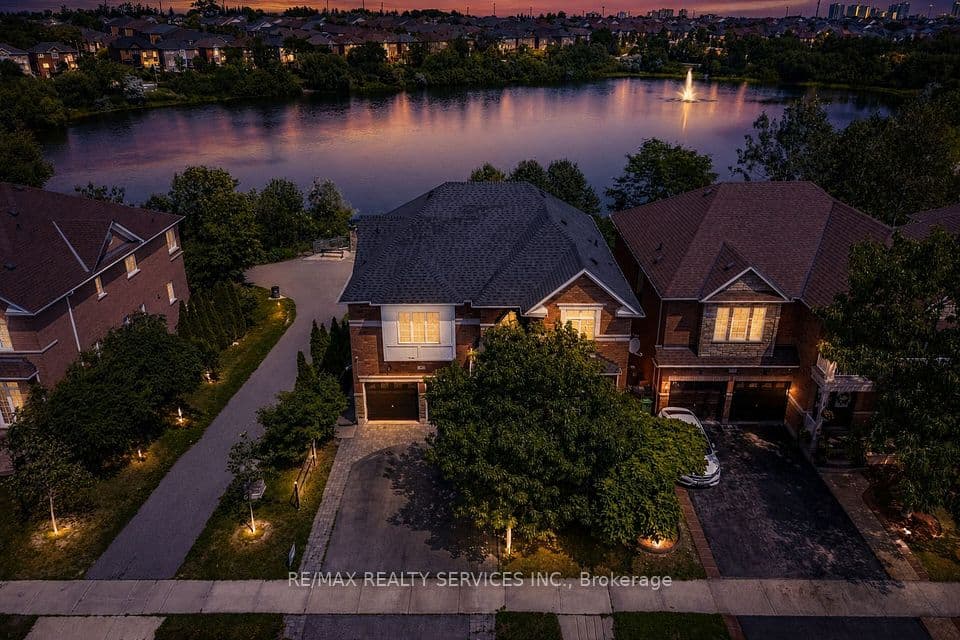 35 Stoneylake Avenue, Brampton, ON L6V 4R1 – main photo
