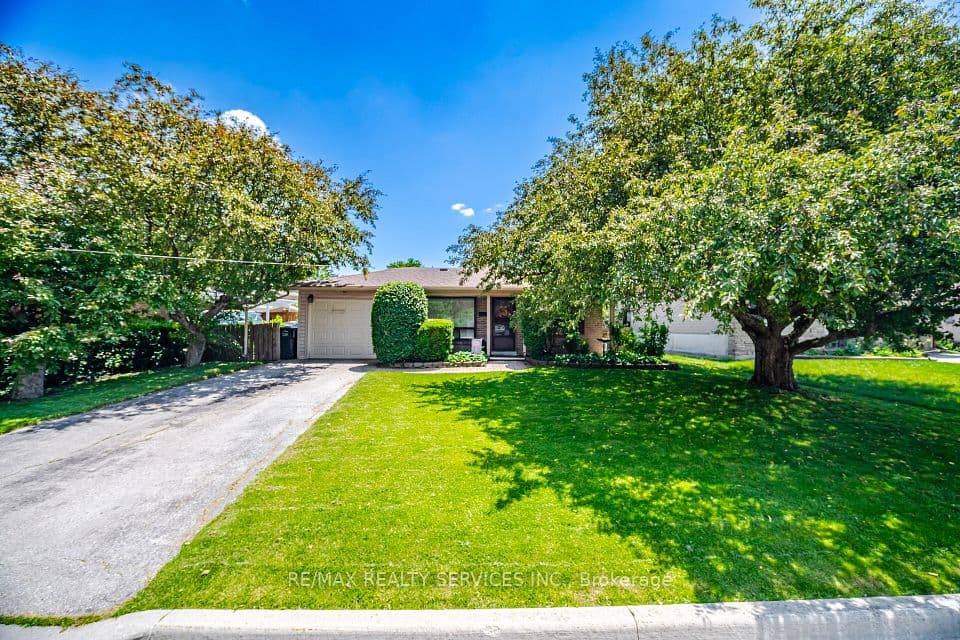 15 Ferndale Crescent, Brampton, ON L6Y 3V3 – main photo