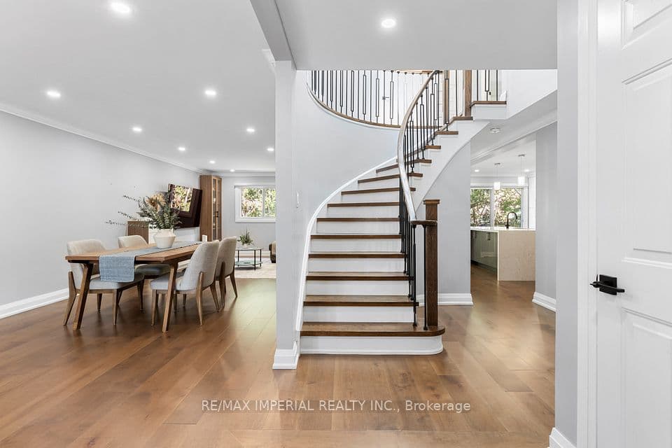 311 Youngstown Avenue, Mississauga, ON L4Z 2T6 – main photo