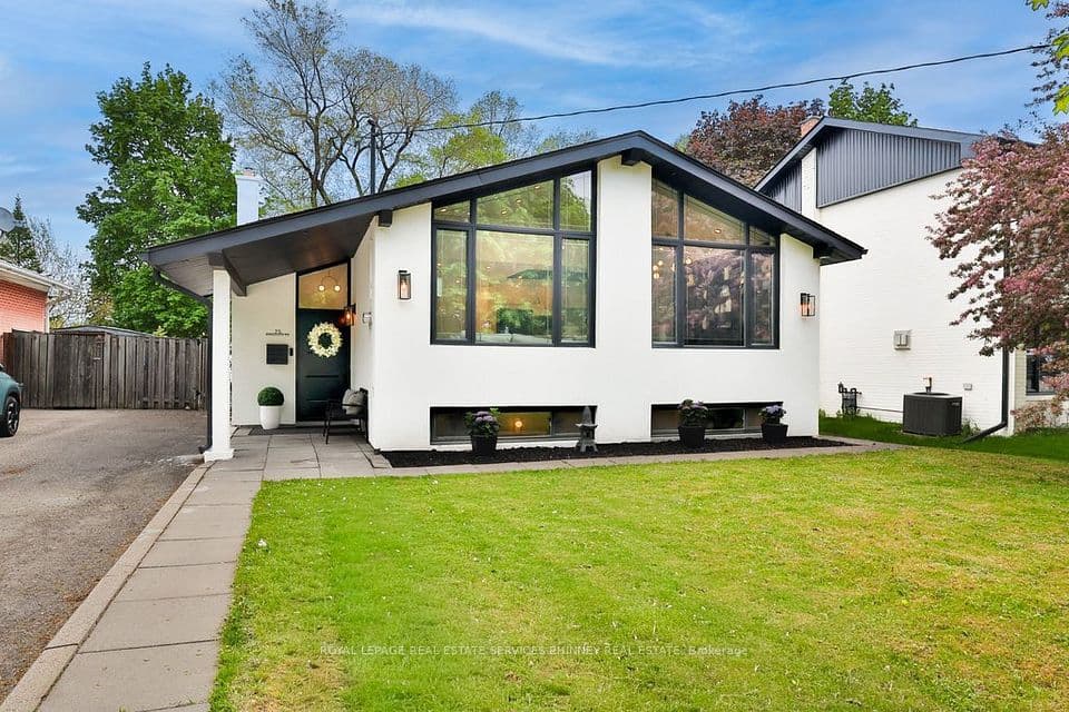 75 Rangoon Road, Toronto, ON M9C 4N8 – main photo