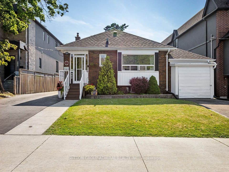 980 Kipling Avenue, Toronto, ON M9B 3L2 – main photo