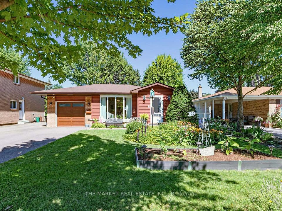1033 Franconia Drive, Mississauga, ON L4Y 2L6 – photo 2